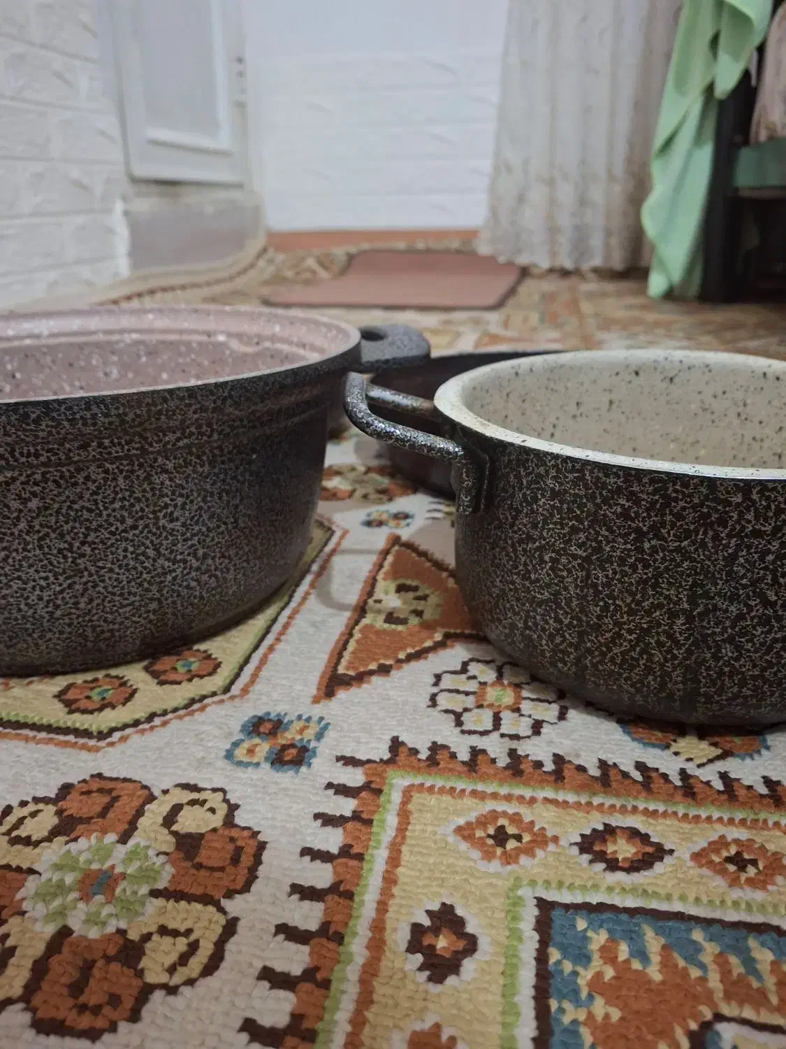 قابلمه وماهی تابه|ظروف پختوپز|گنبد کاووس, |دیوار