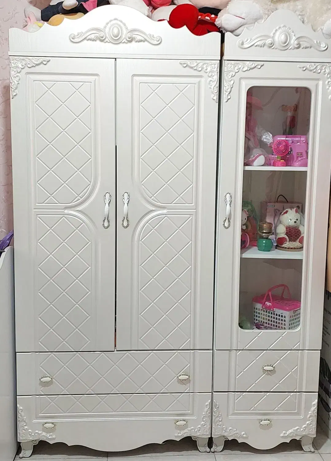 تخت و کمد|تخت و سرویس خواب|ری, شهادت|دیوار