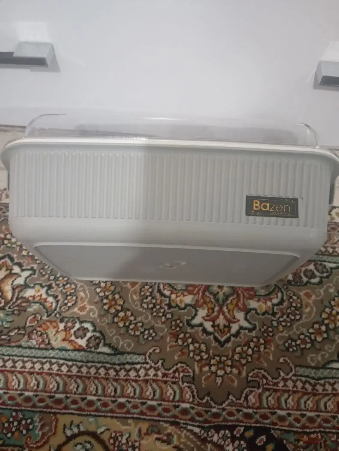 جانونی واستندلیوان|ظروف نگهدارنده، پلاستیکی، یک‌بارمصرف|دورود, |دیوار