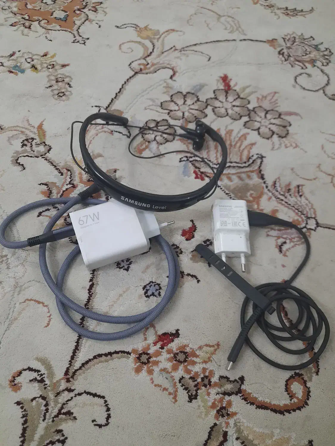 ۲عدد شارژر اصلی و ۱عدد هنز فری گردنی|لوازم جانبی موبایل و تبلت|شاهدشهر, |دیوار