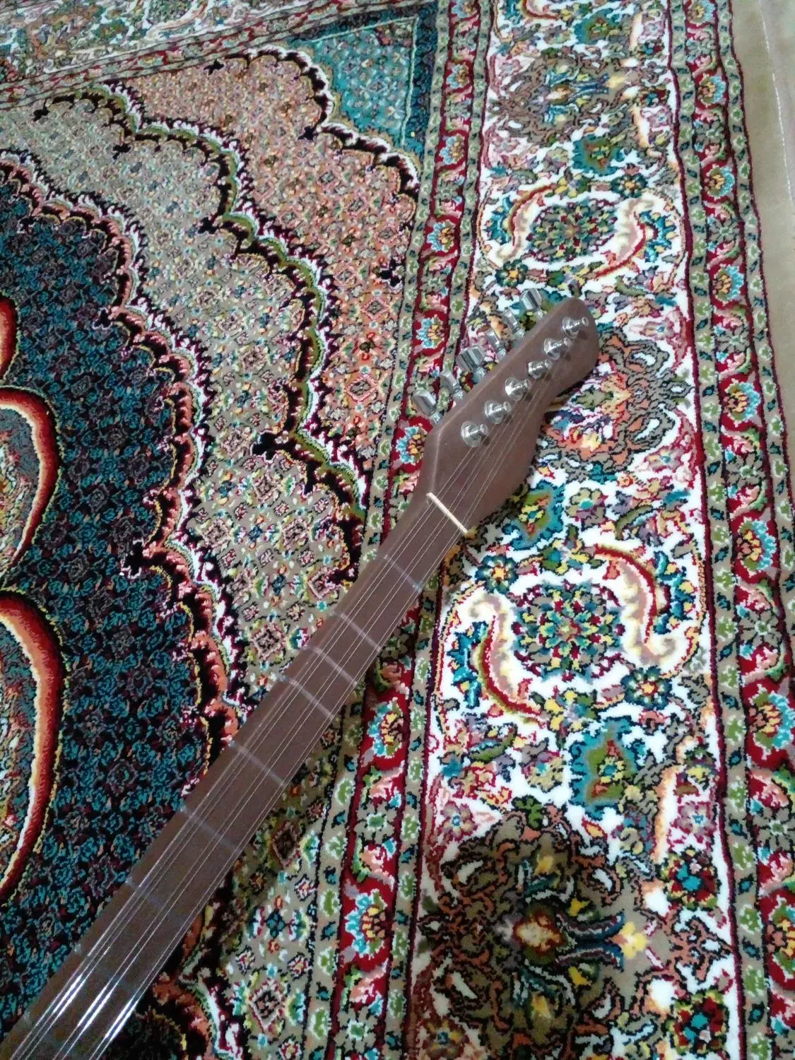 ساز دسته گیتاری|سازهای سنتی|اردبیل, |دیوار