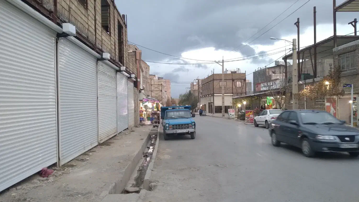 مغازه تجاری نیاوران اجاره|اجارهٔ مغازه و غرفه|بروجرد, |دیوار