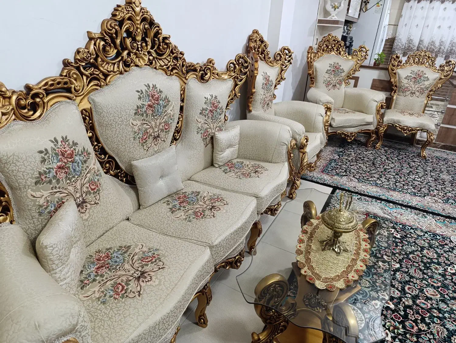 مبلمان سلطنتی 9 نفره همراه با میز عسلی|مبلمان خانگی و میز عسلی|اسلام‌‌آباد غرب, |دیوار