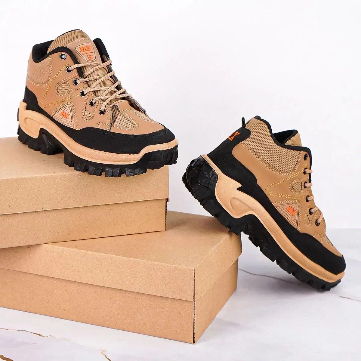 کفش مخصوص کوهنوردی پرداخت درب منزل|کوهنوردی و کمپینگ|سراب, |دیوار