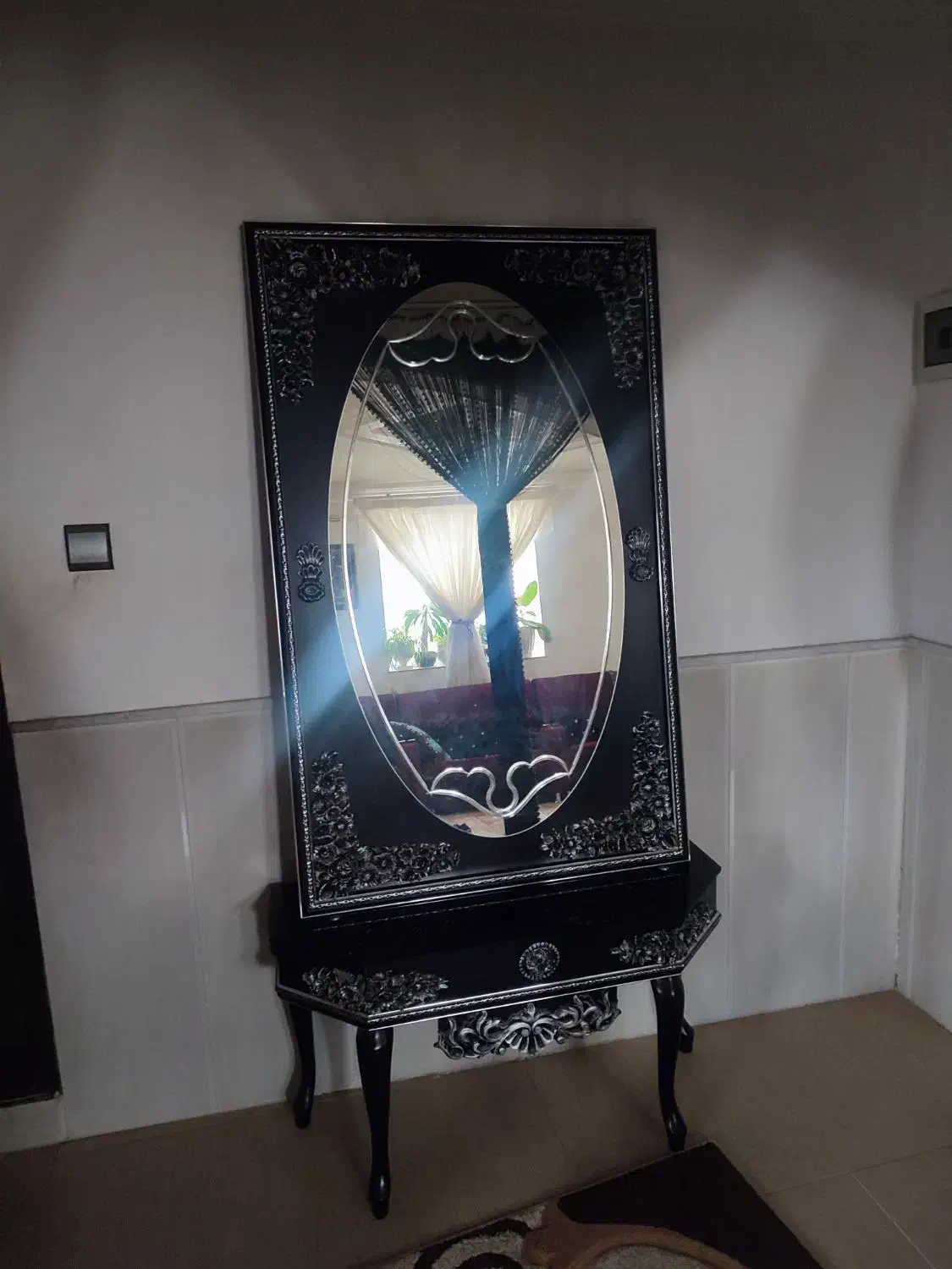 میز و اینه|میز تلویزیون|نیشابور, فضل|دیوار