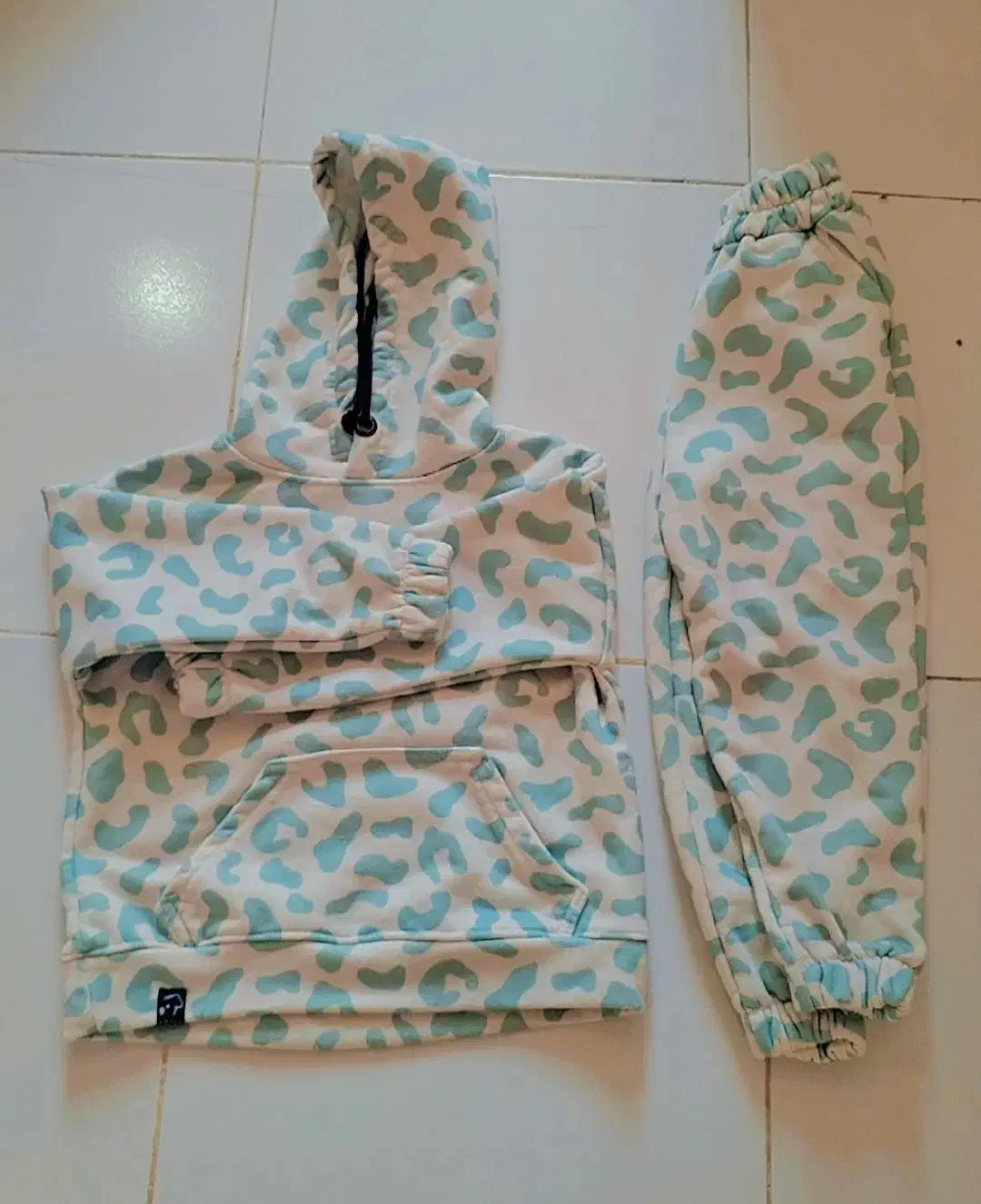 ست هودی شلوار ازسن 4الی 6سال اندازه میشه|کفش و لباس بچه|مهاباد (آذربایجان غربی), |دیوار