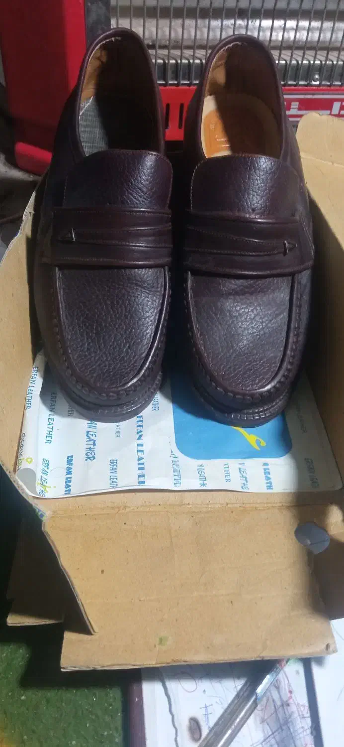 کفش|کیف، کفش، کمربند|اسفراین, |دیوار