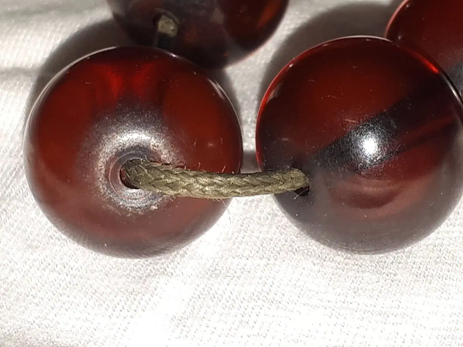 دو عدد تسبیح سندلوس قدیمی کهنه عتیقه|کلکسیون اشیاء عتیقه|تهران, باغ خزانه|دیوار