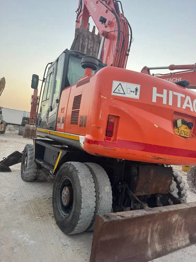 بیل هیتاچی ۱۹۰ و‌۲۱۰ لاستیکی مدل ۲۰۱۹ با ضمانت کار|خودرو سنگین|مشهد, ابوذر|دیوار