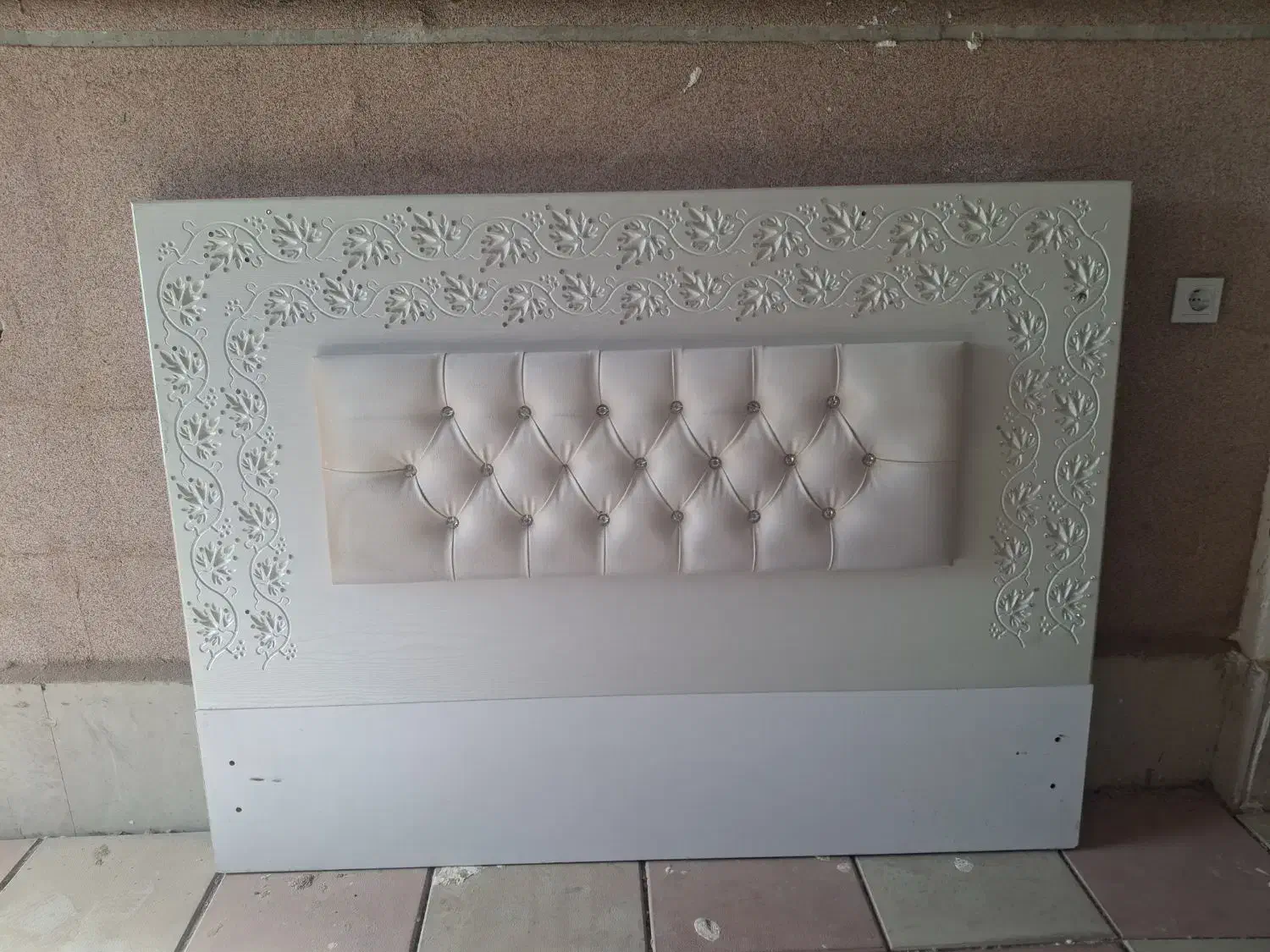 تاج تخت|تخت و سرویس خواب|هشتگرد, شهرک پامچال|دیوار