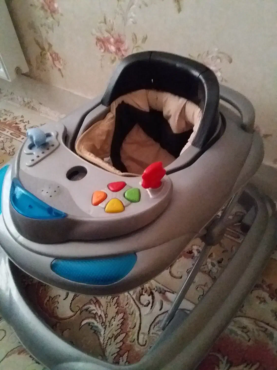 روروئک|کالسکه و لوازم جانبی|سمنان, |دیوار