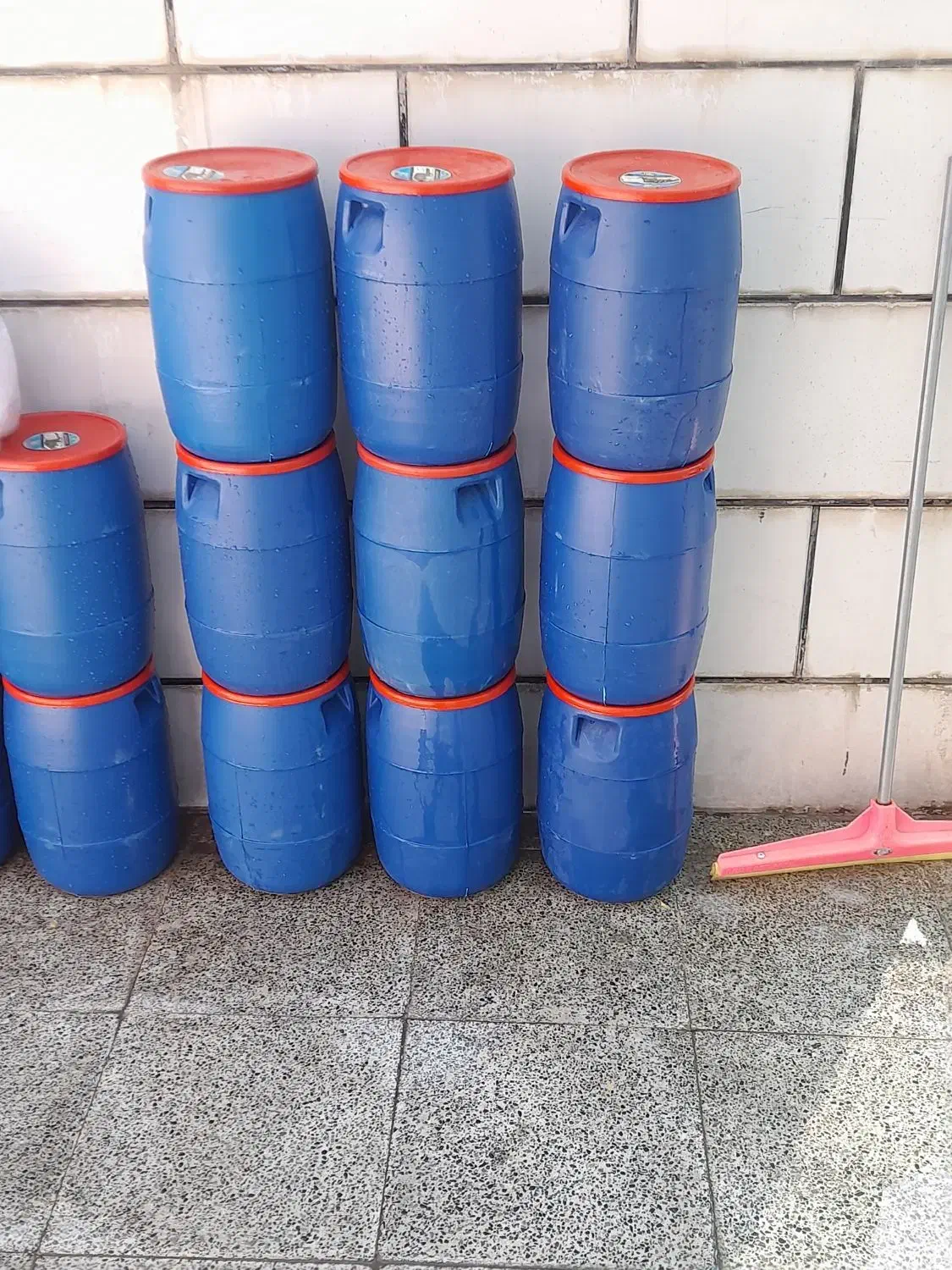 بشکه ده لیتری|ظروف نگهدارنده، پلاستیکی، یکبارمصرف|مسجد سلیمان, |دیوار