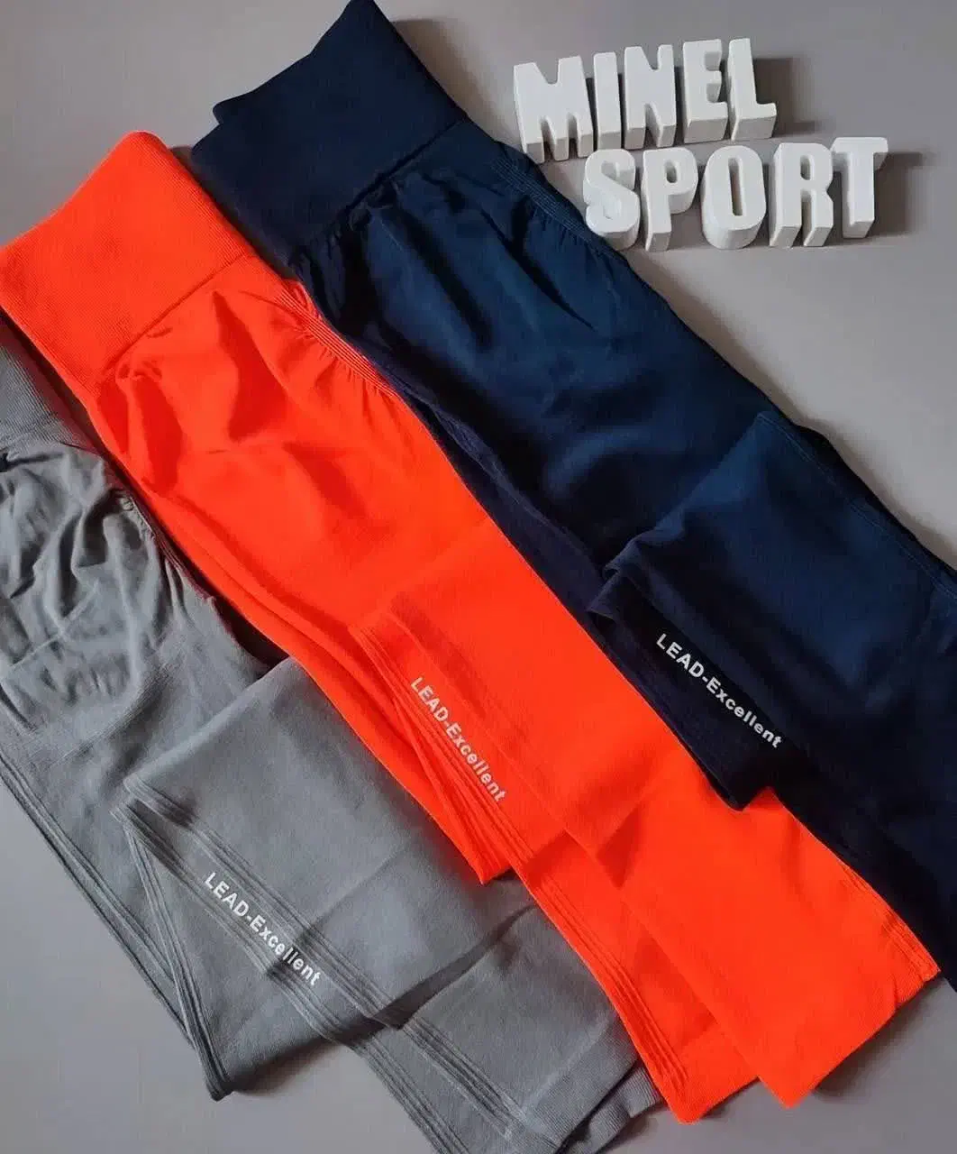 لگ باشگاهی رنگی|لباس|کاشمر, |دیوار