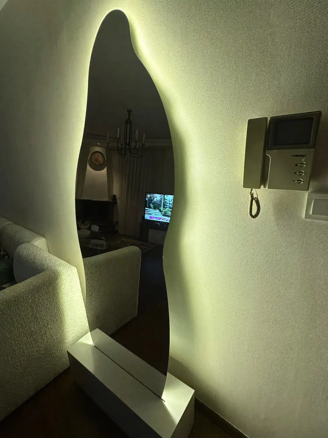 اینه همراه با باکس|آینه|رشت, کاکتوس|دیوار