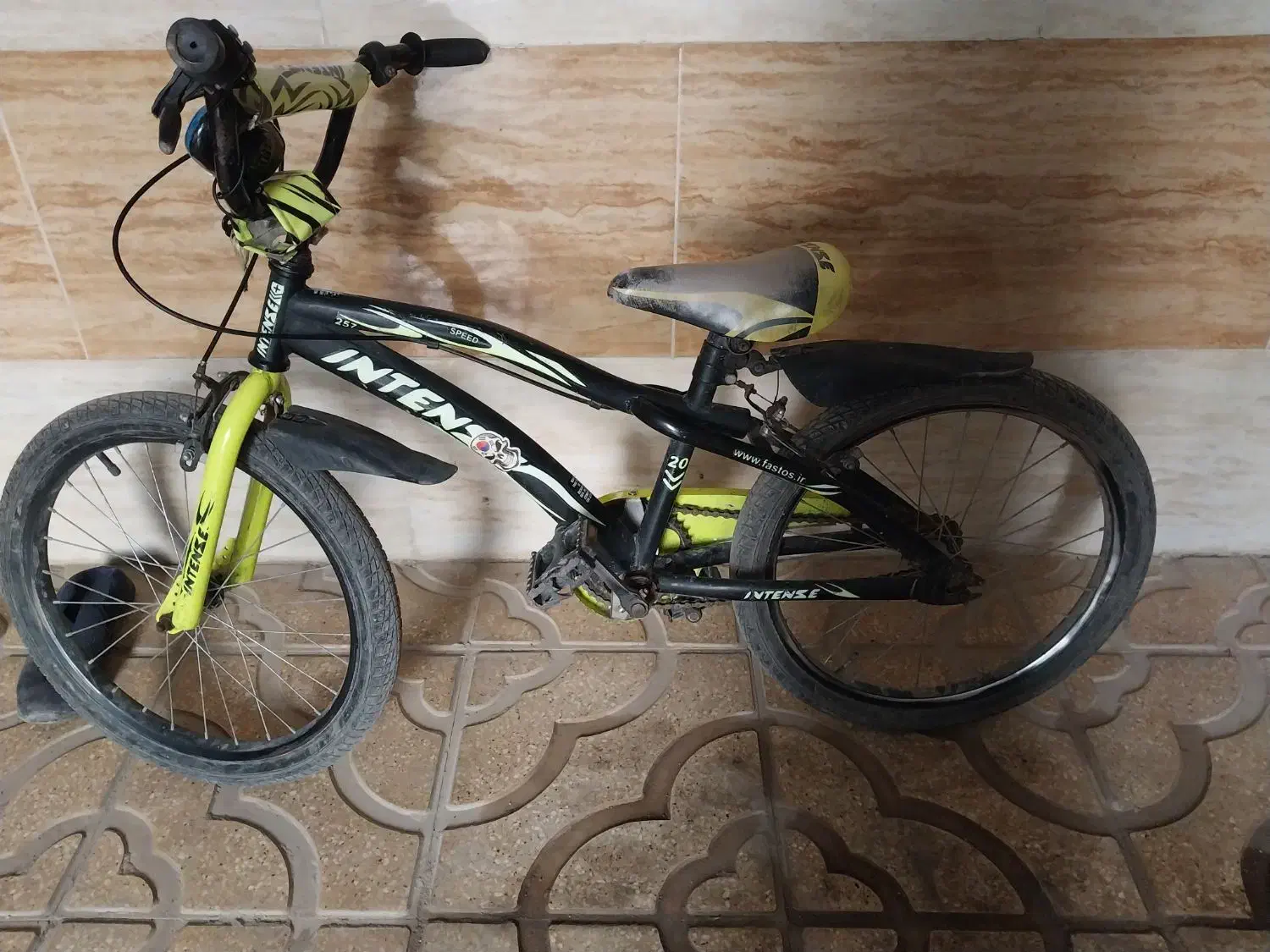 دوچرخه کاملا سالم بخاطر کمبود جا میفروشم|دوچرخه، اسکیت، اسکوتر|رشت, هلال احمر|دیوار