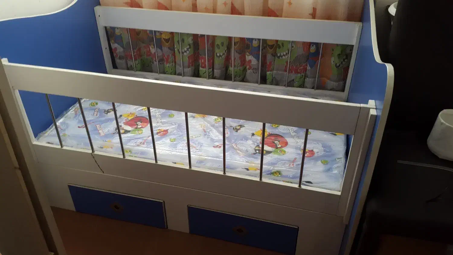 تخت کودک|تخت و صندلی بچه|رشت, فلسطین|دیوار