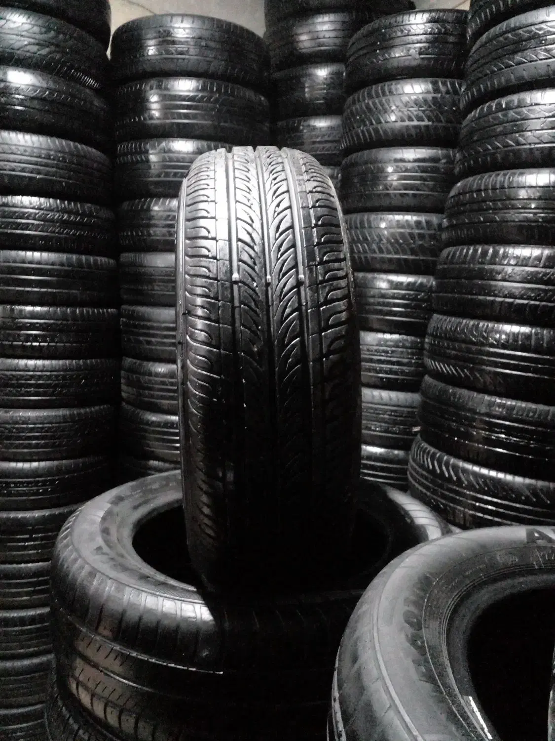 لاستیک نو و دست دو|قطعات یدکی و لوازم جانبی|قم, زند آباد|دیوار