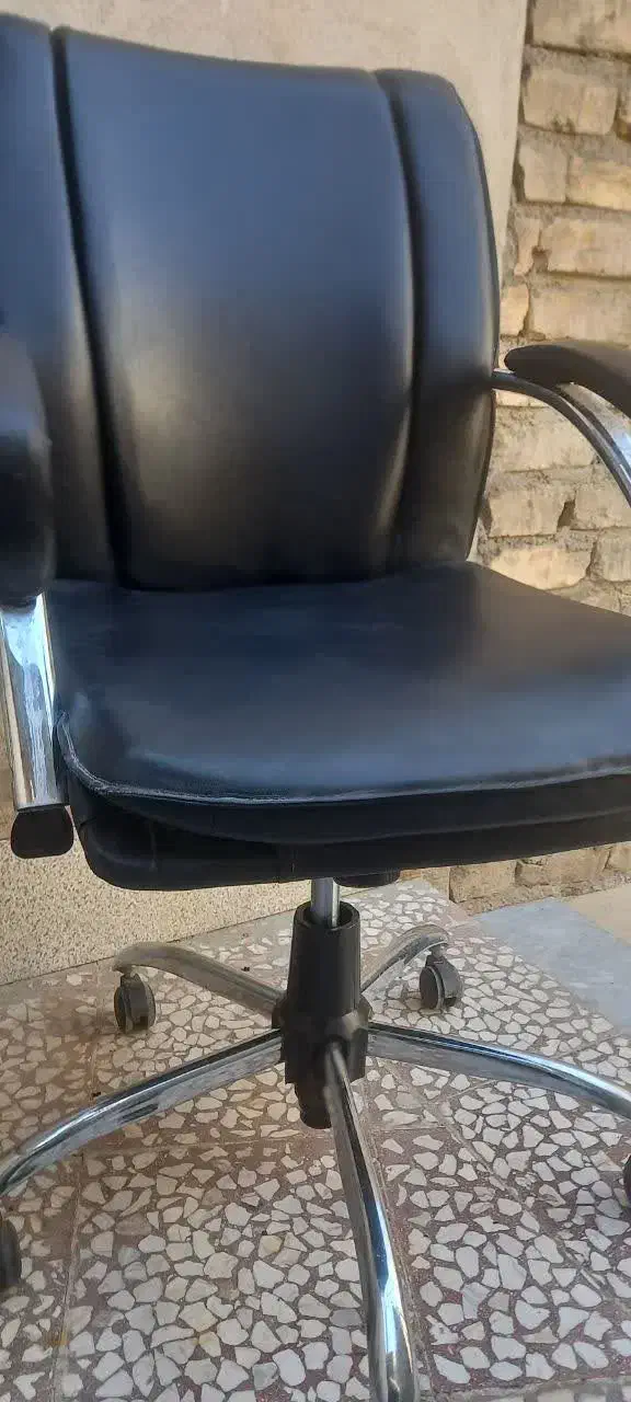 صندلی گردان.|مبلمان اداری|قم, نیروگاه|دیوار