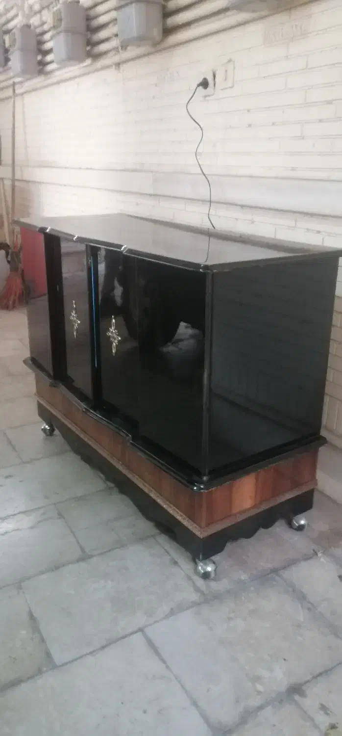 تلوزیون قدیمی کلکسیونی|کلکسیون اشیاء عتیقه|شیراز, زند|دیوار