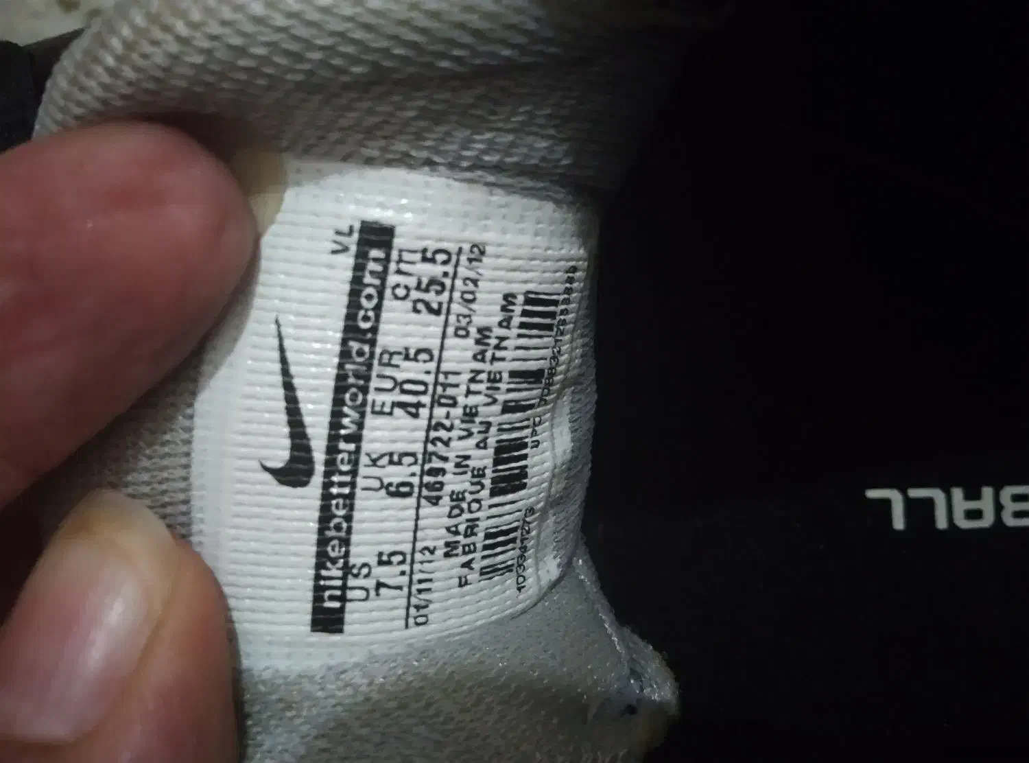 کتونی نایک اورجینال|کیف، کفش، کمربند|اندیشه, اندیشه فاز ۳|دیوار