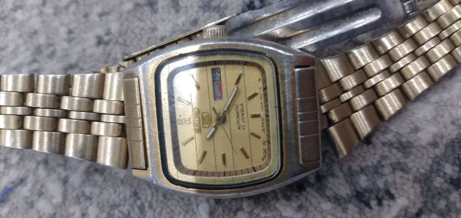 ساعت زنانه|ساعت|قرچک, شهرک الحدید|دیوار