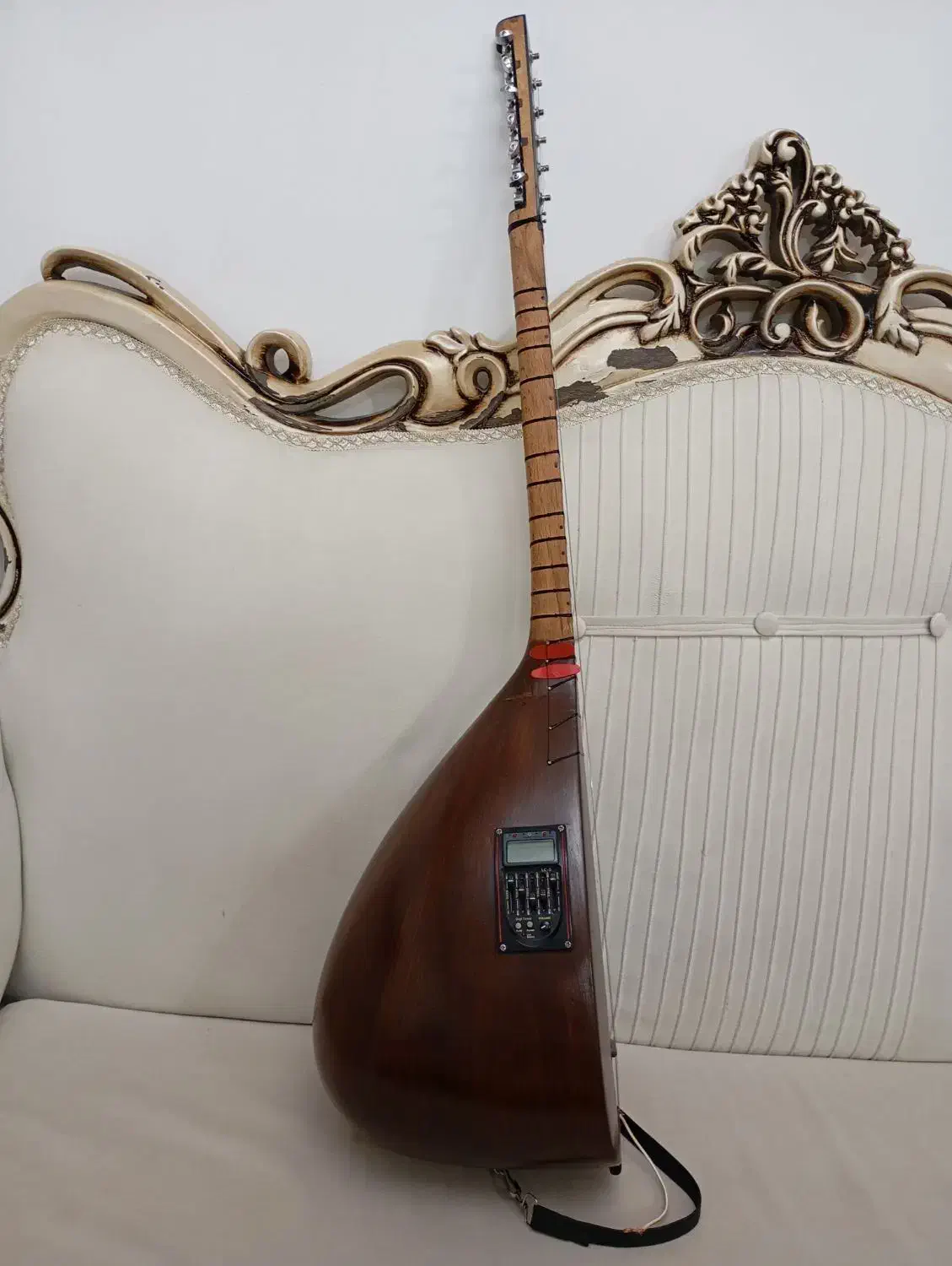 ساز قوپوز برقی|سازهای سنتی|مشگین شهر, |دیوار