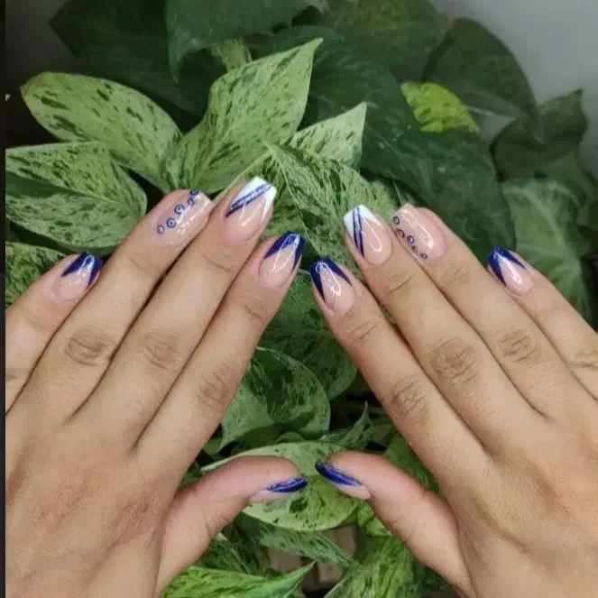 کاشت  ناخن فقط فقط ۳۰۰تومان|خدمات آرایشگری و زیبایی|الوند, |دیوار