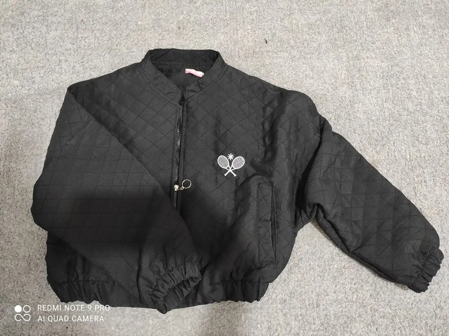 بامبر مشکی|لباس|دورود, |دیوار