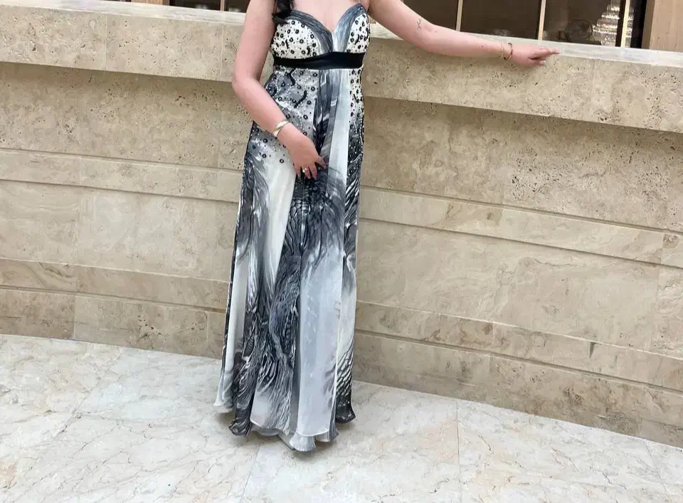 لباس مجلسی|لباس|مشهد, کوشش|دیوار