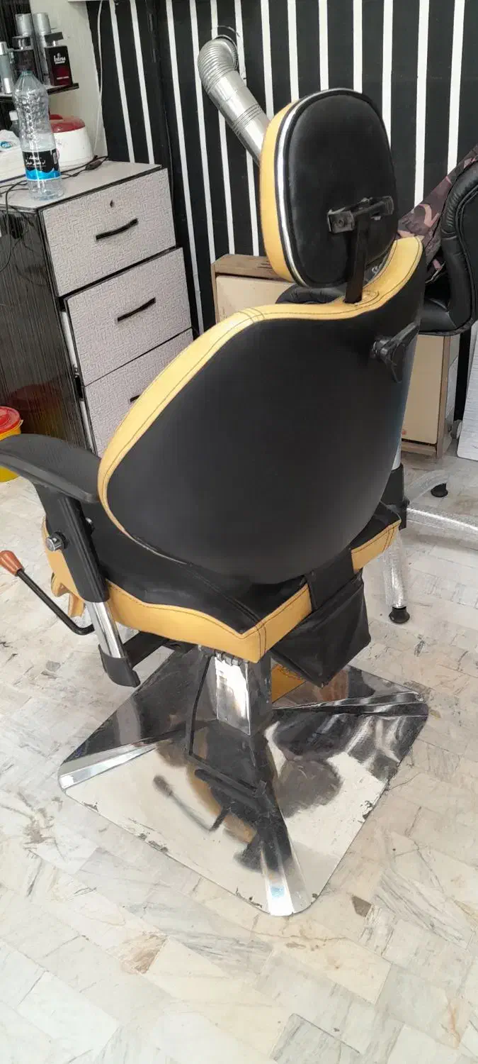 صندلی اصلاح ارایشگاه|آرایشگاه و سالن‌های زیبایی|کاشان, رسالت|دیوار