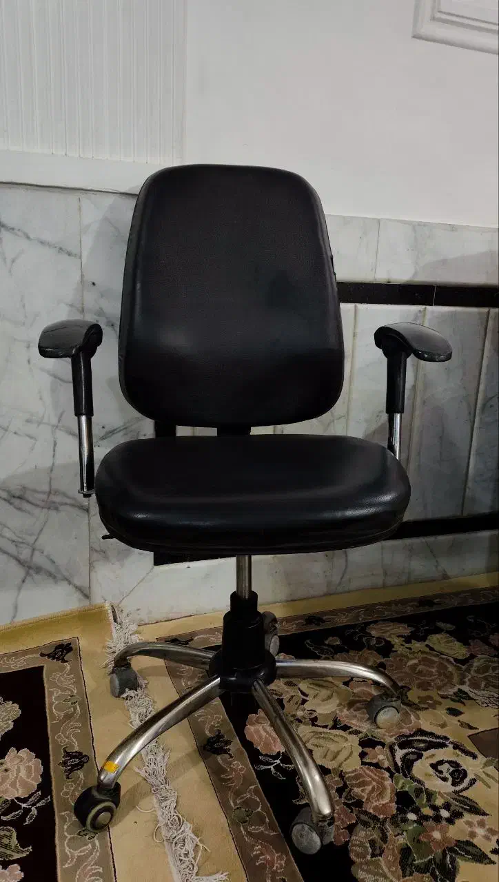 صندلی. چرخ دار|صندلی و نیمکت|زاهدان, |دیوار