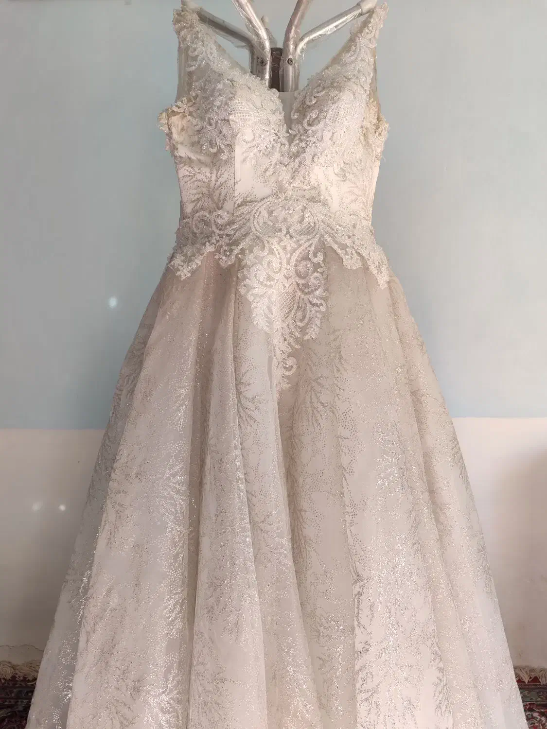 لباس عروس|لباس|کبودرآهنگ, |دیوار