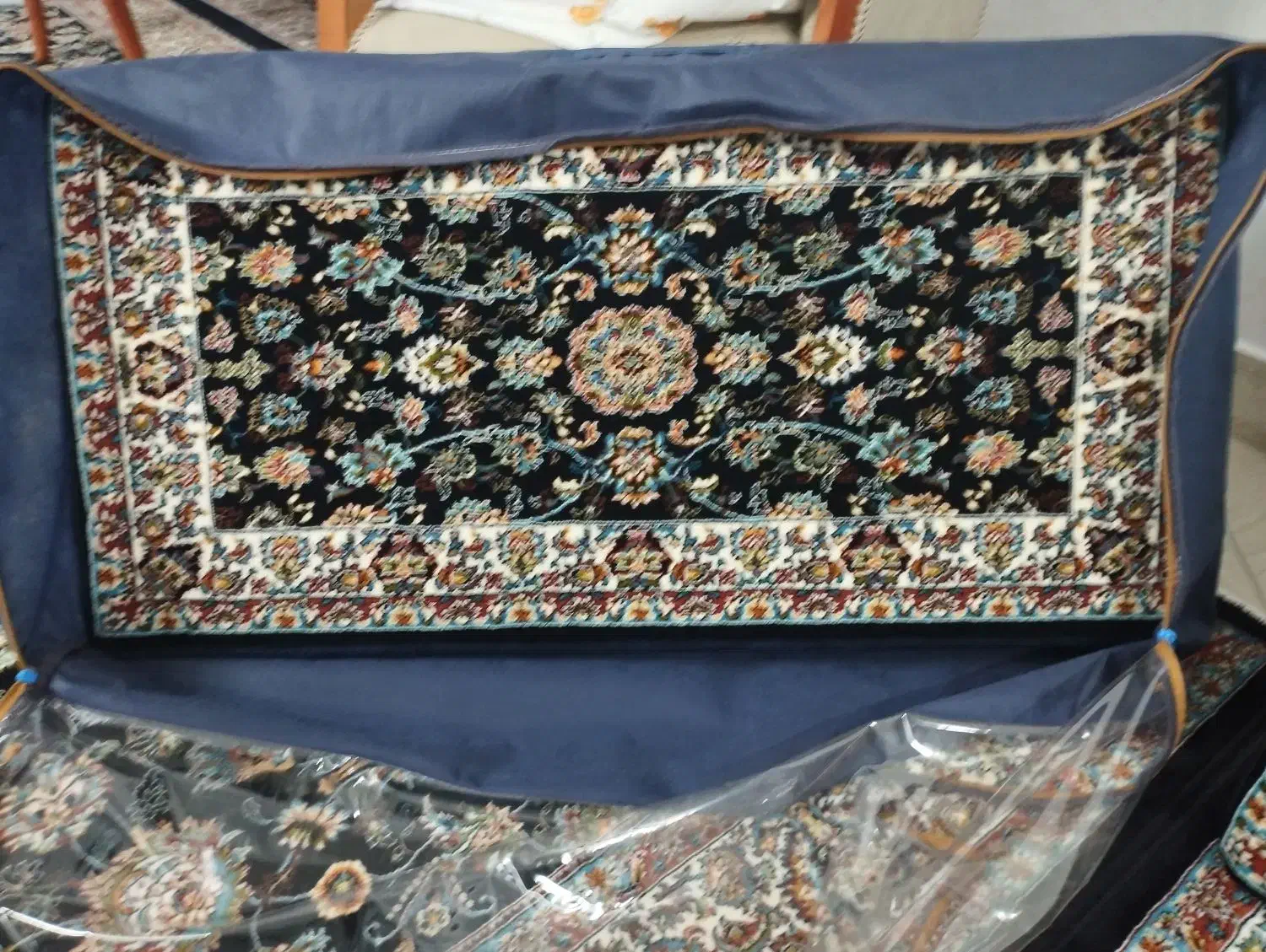پشتی سورمه ای کاملا نو|پشتی|تهران, نازی‌آباد|دیوار