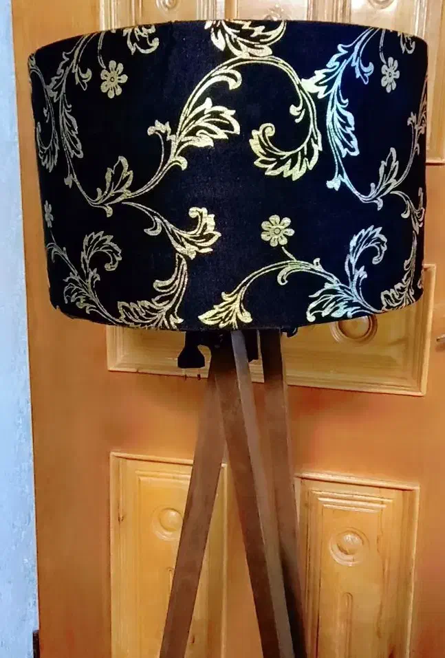 آباژور ایستاده بسیار شیک|چراغ خواب و آباژور|ورامین, ورامین|دیوار