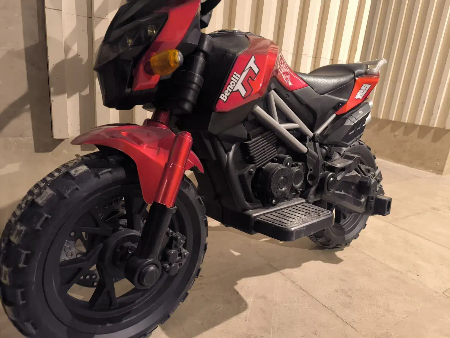 موتور شارژی بنلی تقریبا نو|اسباب‌بازی بچه|اصفهان, احمدآباد|دیوار