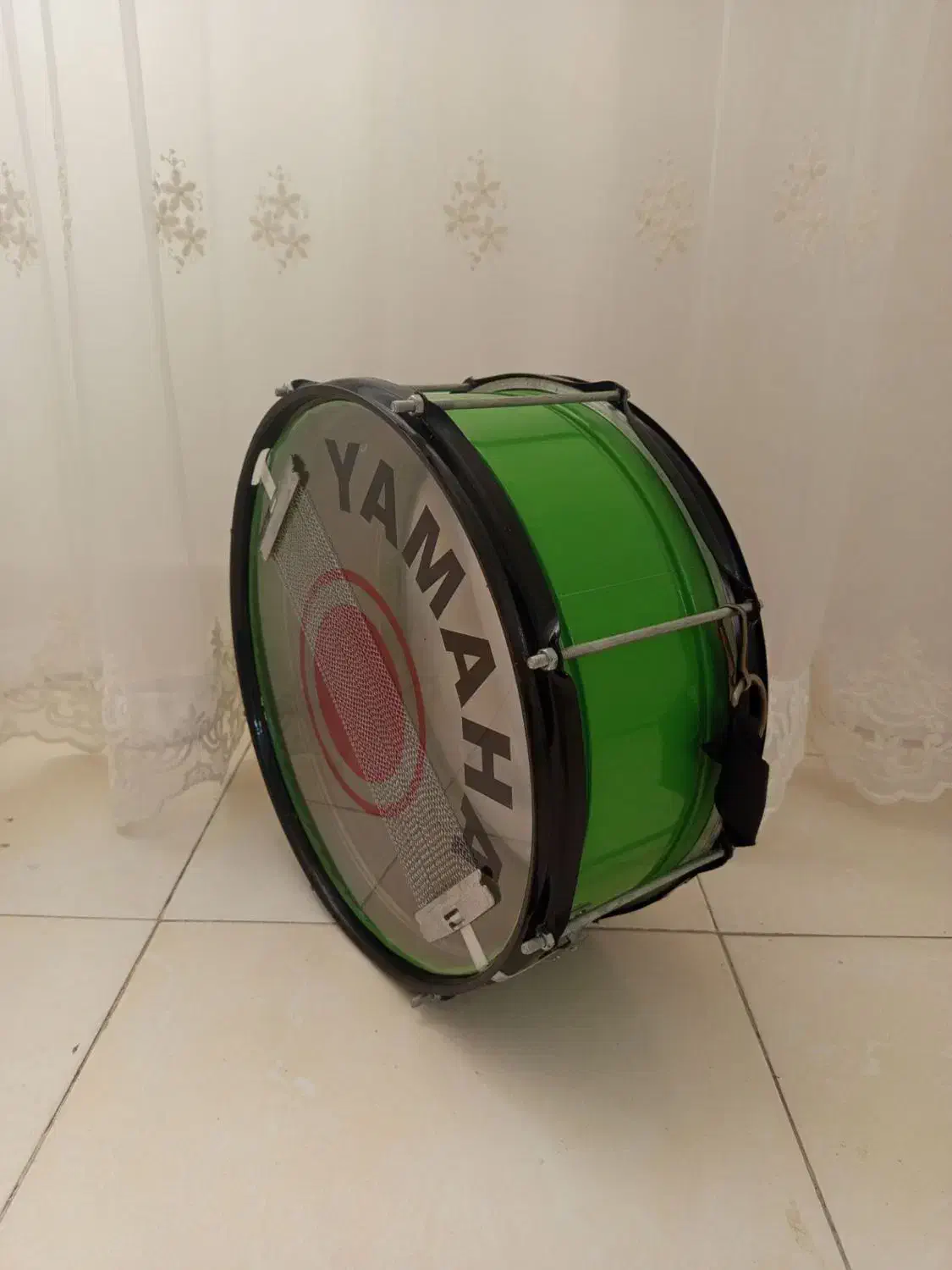 طبل یاماها|درام و پرکاشن|شاهین‌شهر, خانه کارگر|دیوار