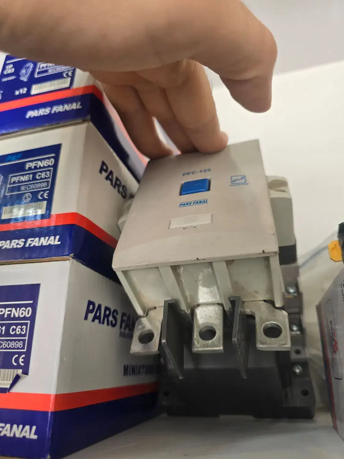 کنتاکتور ۱۲۵ آمپر پارس فانال|مصالح و تجهیزات ساختمان|کوهسار (البرز), |دیوار