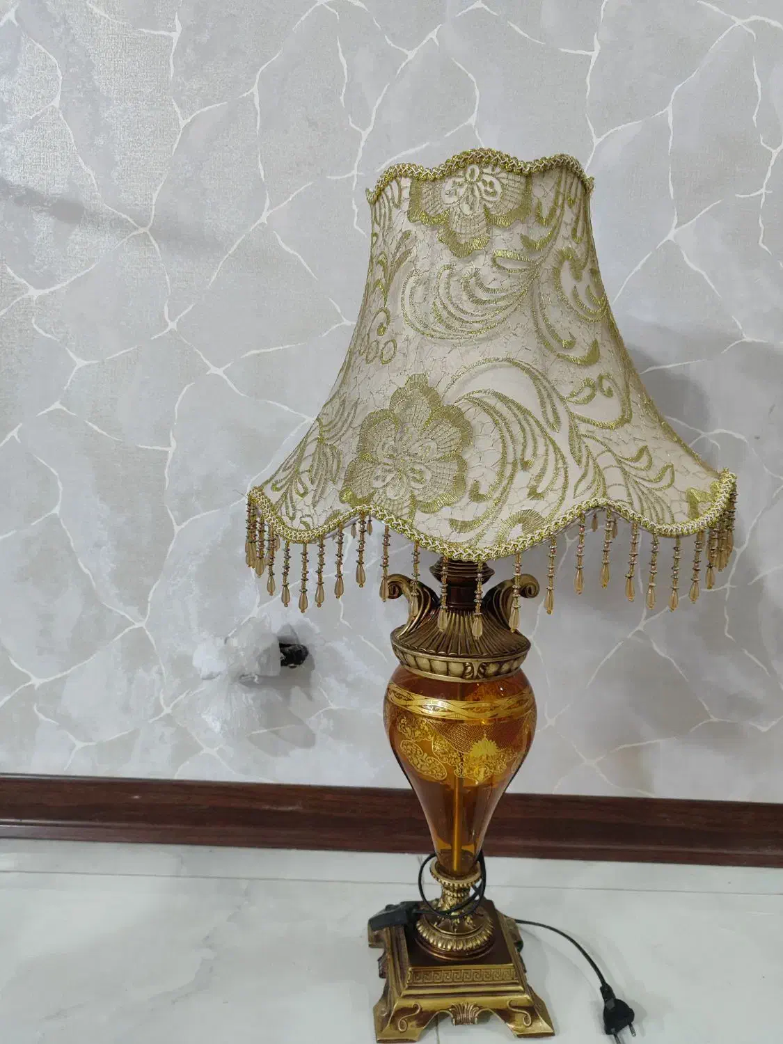 آباژور در حد نو سالم و تمیز|چراغ خواب و آباژور|گرمسار, |دیوار