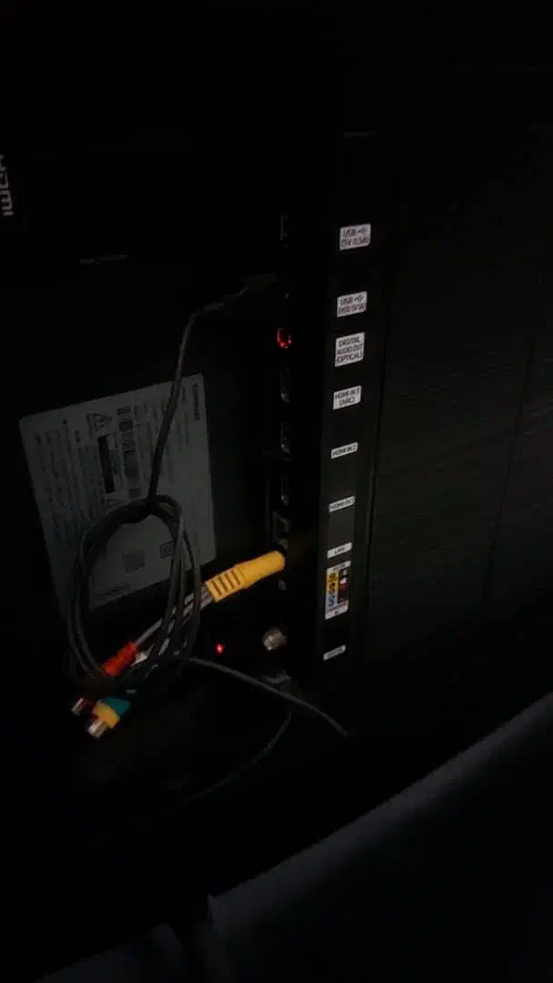 تلویزیون ۶۵ اینچ ،بجز مانیتور تمام قطعات سالم|تلویزیون و پروژکتور|پرند, فاز ۲|دیوار