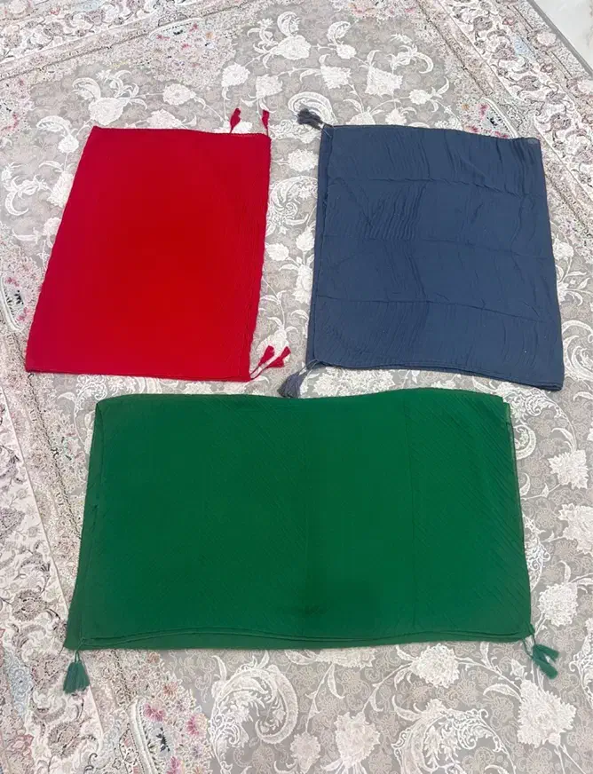 شال و روسری|لباس|فردیس, منظریه|دیوار