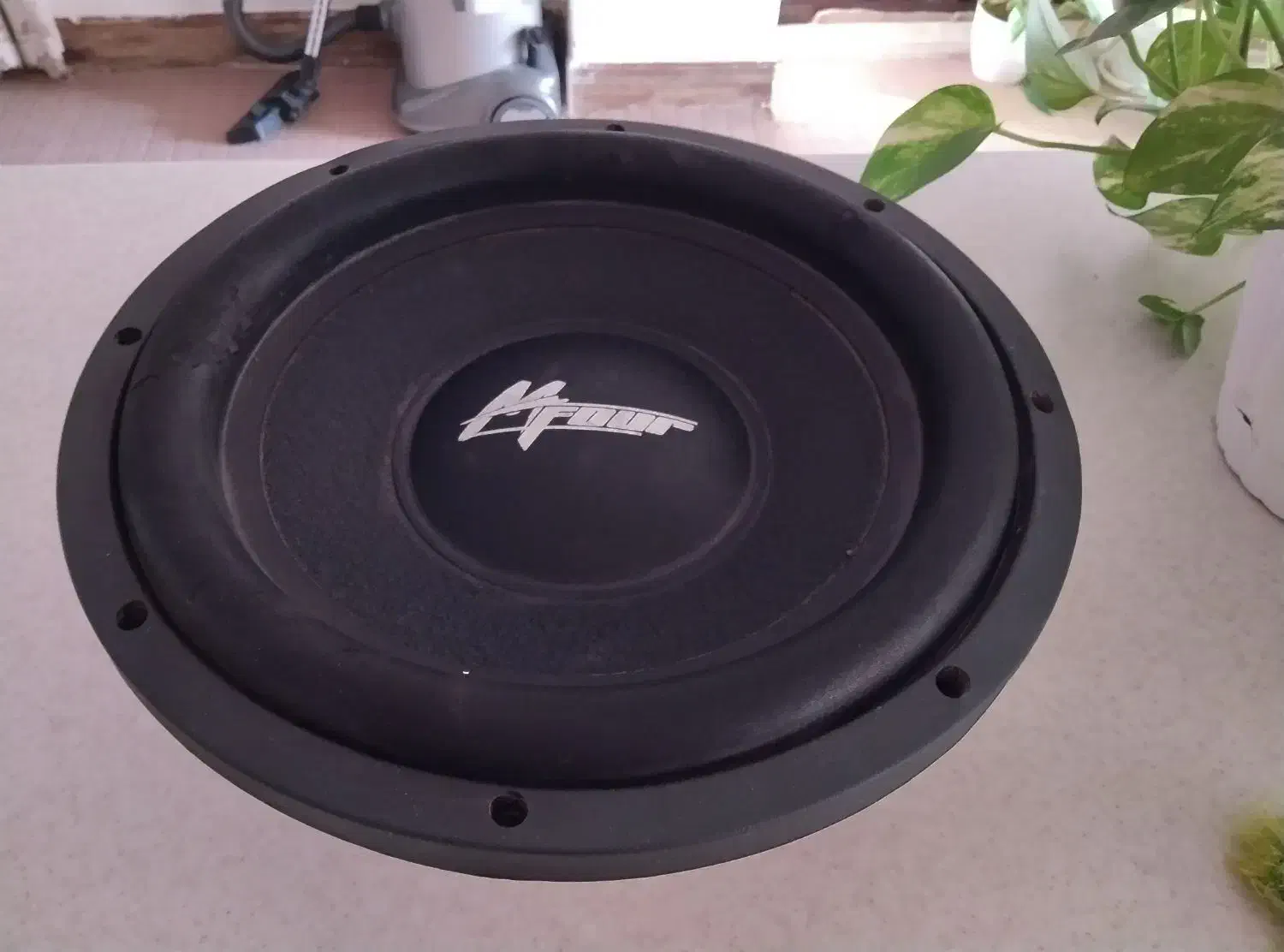 ساب باکس|صوتی و تصویری|برخوار, |دیوار