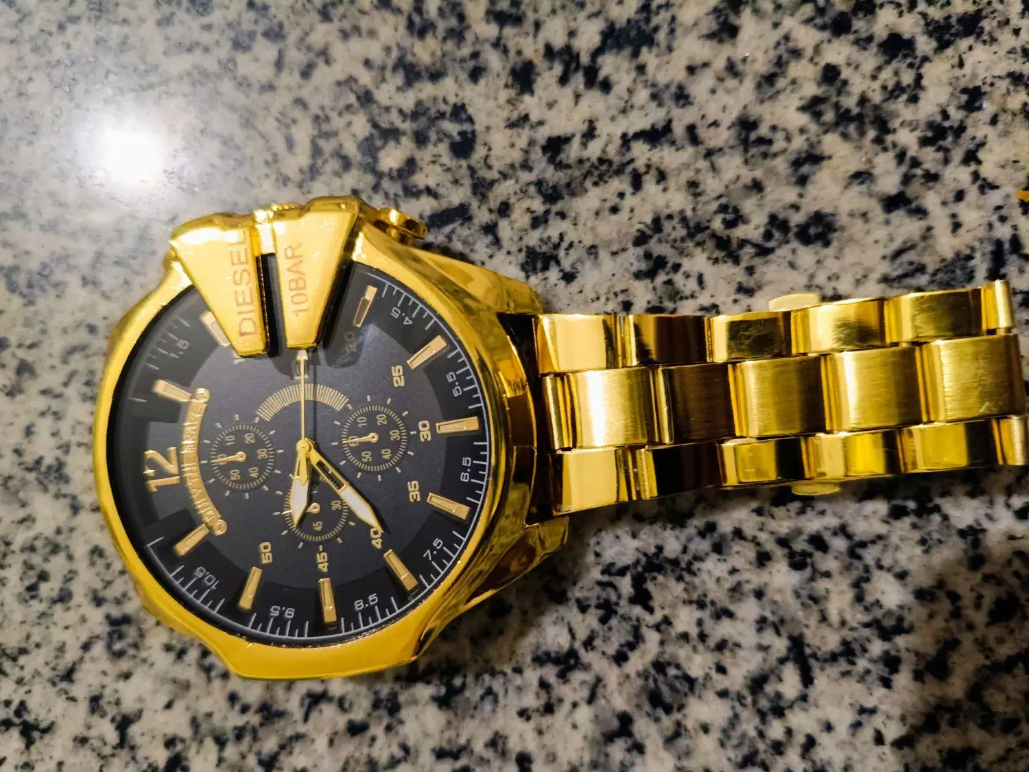 یک عدد ساعت دیزل طلایی قیمت 1ملیون 850تومن|ساعت|شیراز, میانرود|دیوار