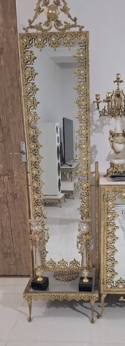 آینه برنز|آینه|رباط‌کریم, رباط‌کریم|دیوار