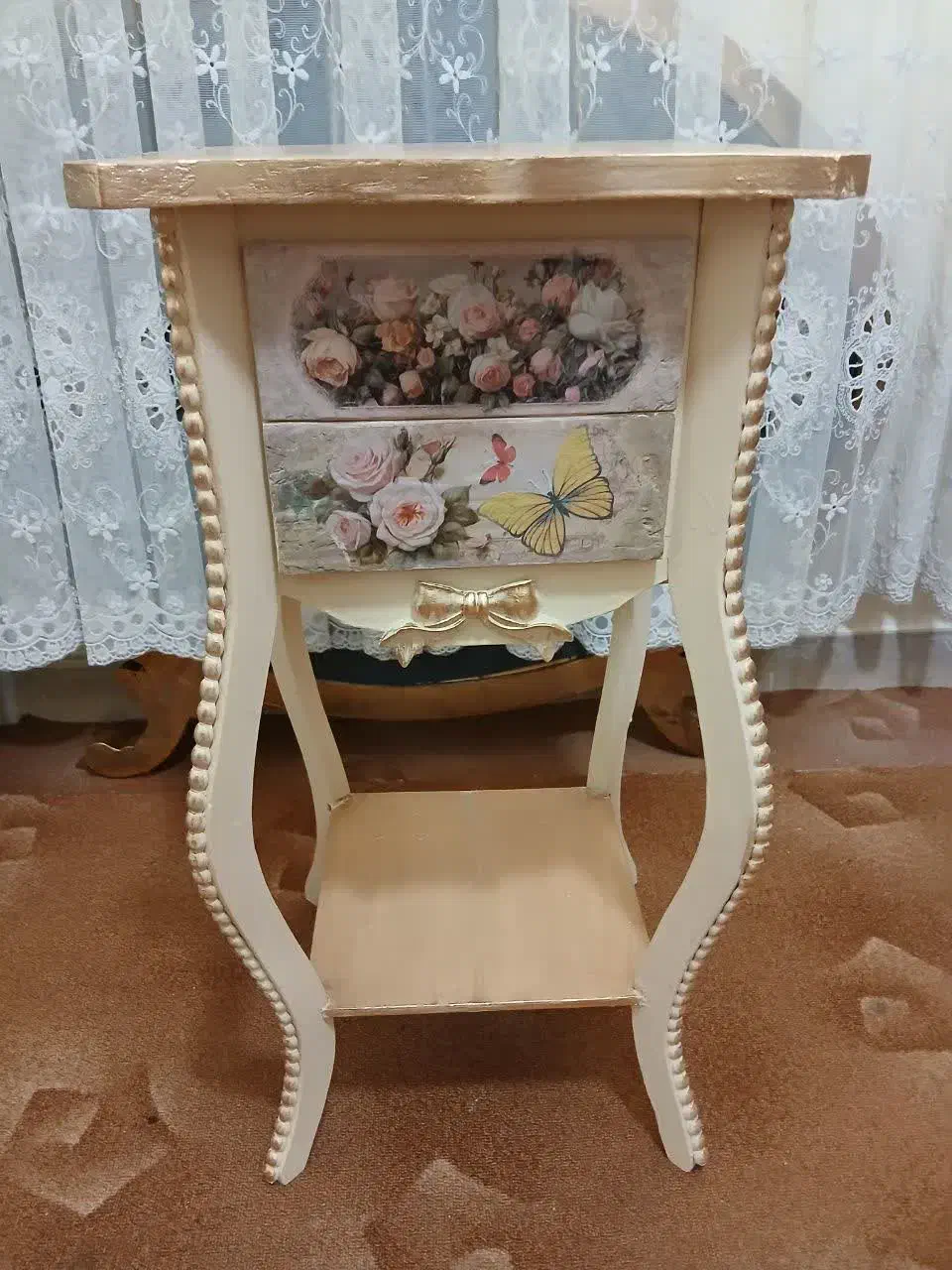 میز کنار سالنی.بسار تمیز.بارنگ خاص|میز تلفن|تهران, استخر|دیوار