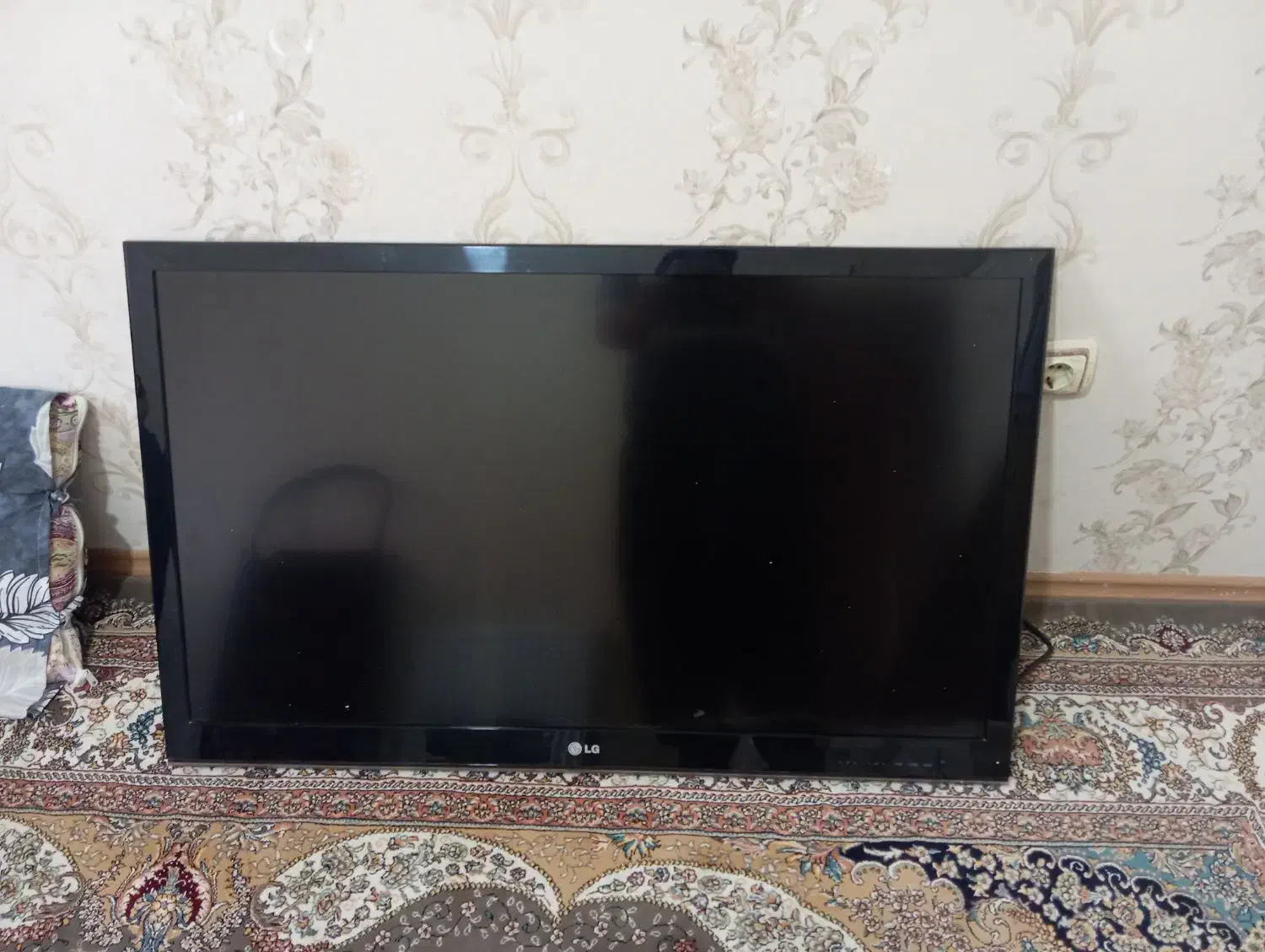 تلویزون ال جی 42 اینچ|تلویزیون و پروژکتور|پرند, فاز ۵|دیوار