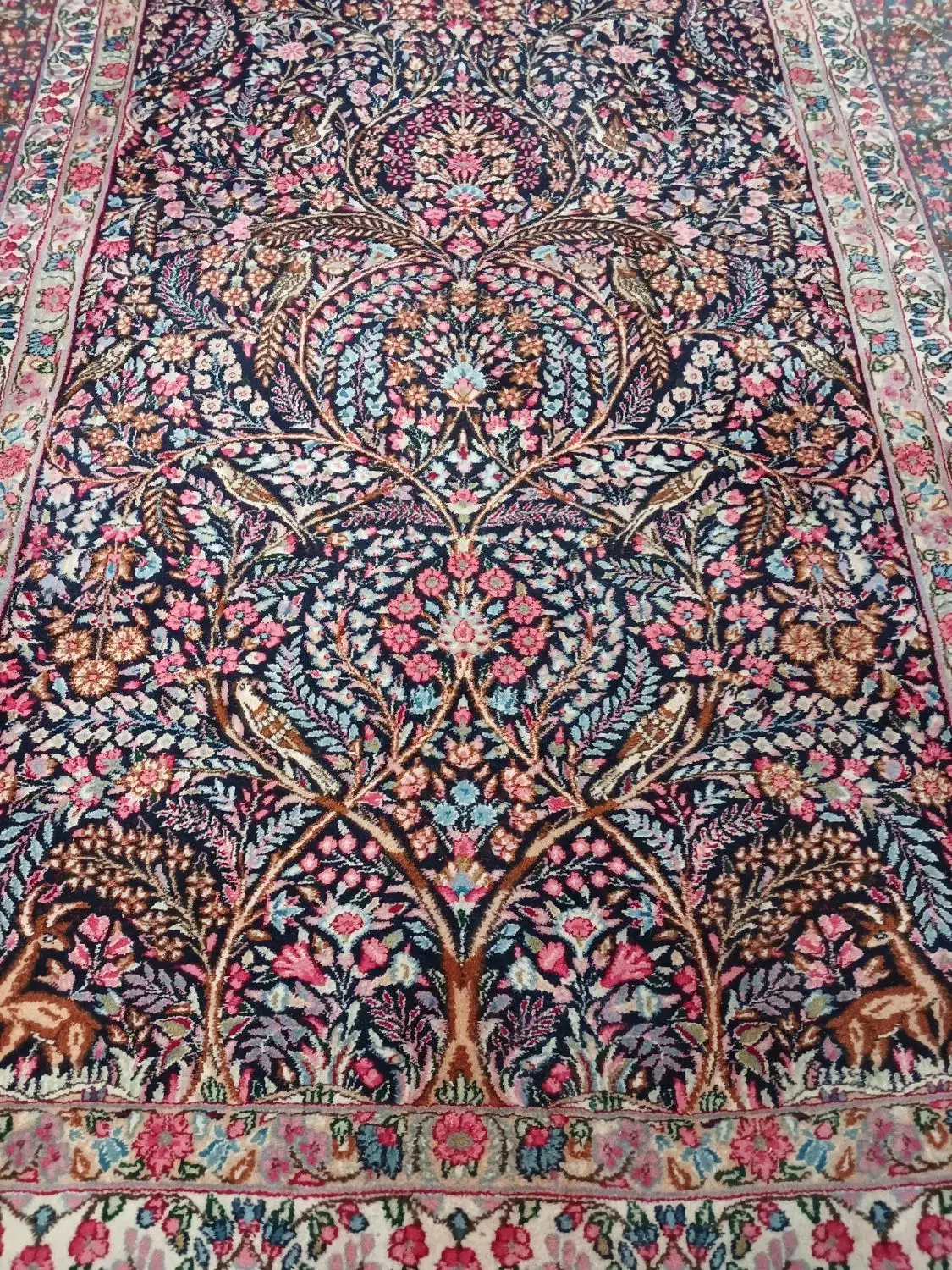 قالی دستباف طرح درختی|فرش|کرمان, |دیوار