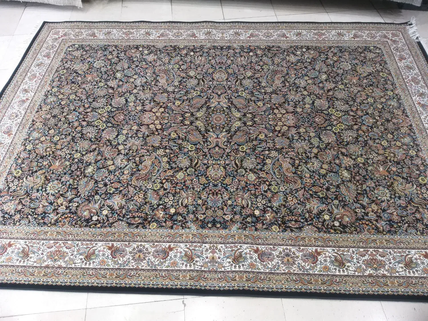 ۹متری ۱۰۰۰شانه طرح افشان گُلِ مرغ سرمه ای|فرش|بروجرد, |دیوار