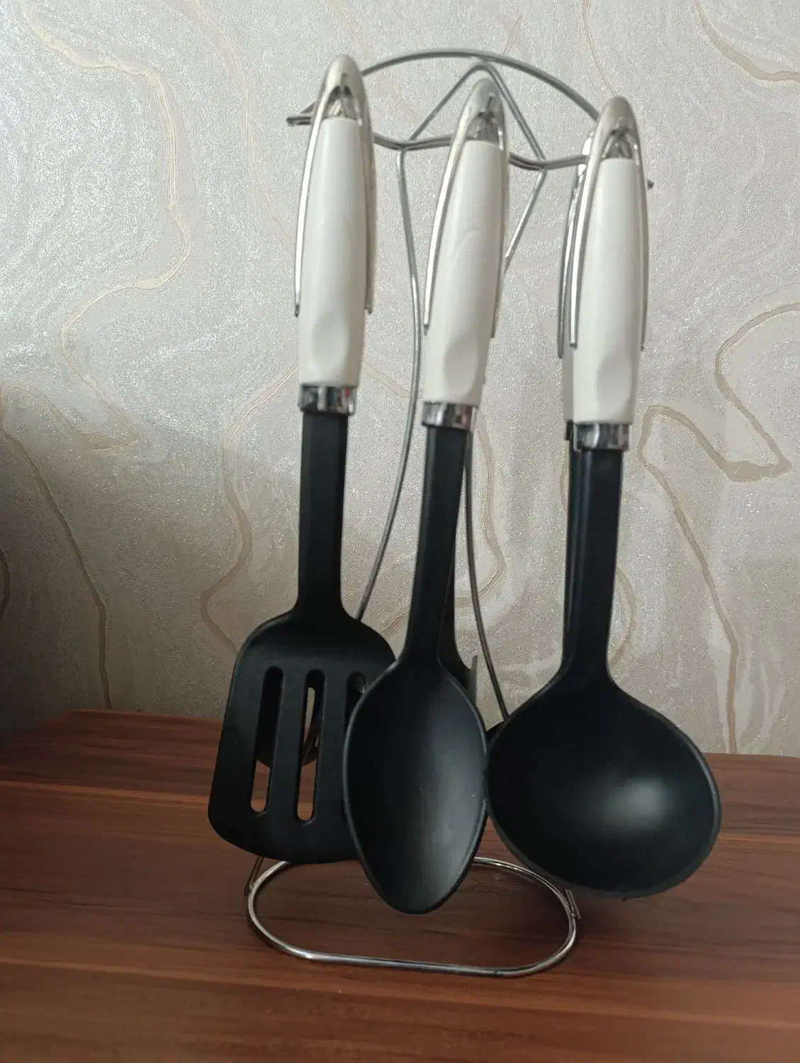 کفگیر و ملاقه استفاده نشده.|ظروف پخت‌وپز|بیجار, |دیوار