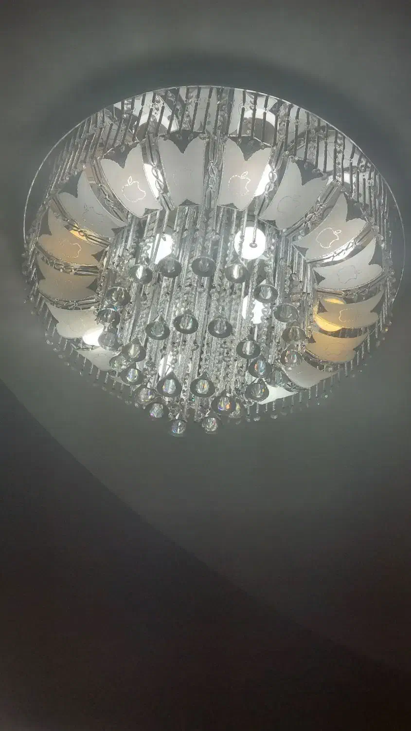 لوستر کریستال با ریموت کنترل و۱۲ عدد لامپ|لوستر و چراغ آویز|تهران, نازیآباد|دیوار