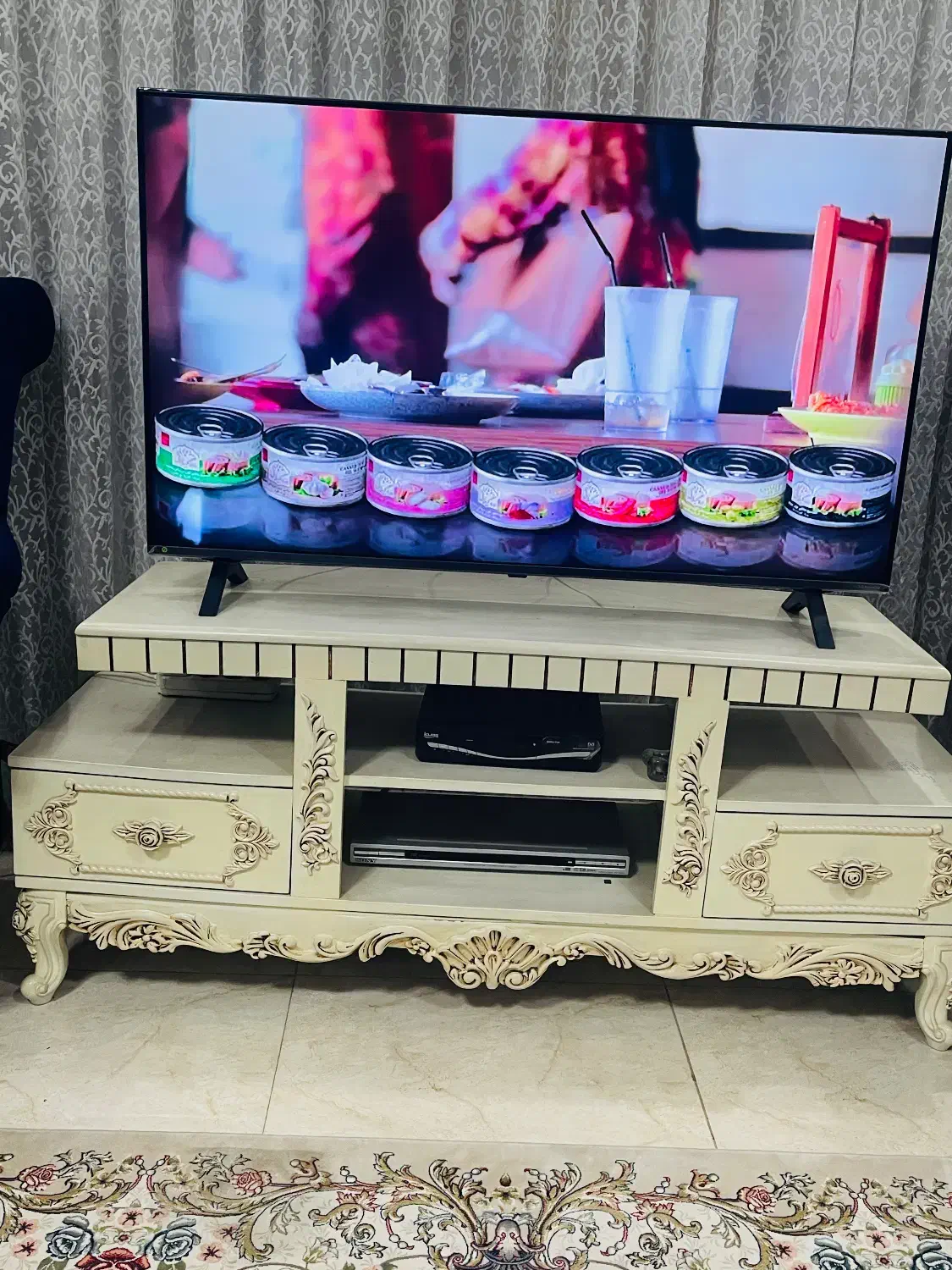 میز تلویزیون و ویترین سفید|میز تلویزیون|رشت, توشیبا|دیوار